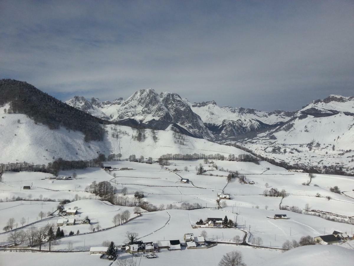 Gite De Montagne Du Plateau De Lhers- Accueil Randonneurs Accous Экстерьер фото